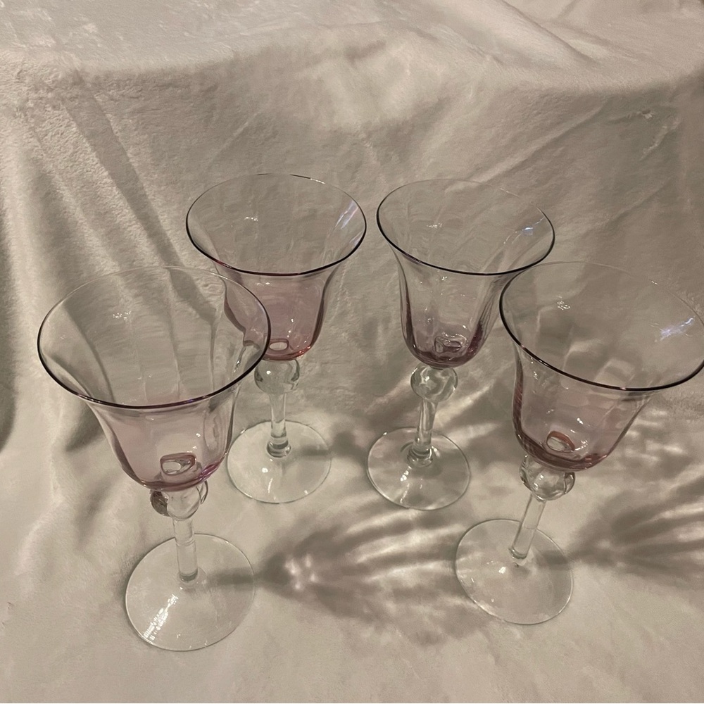 set of 4 wine glasses….9”